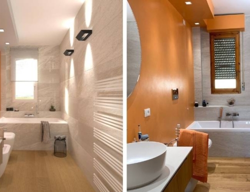 Progetto bagno moderno, pavimento in legno, parete corallo e specchi tondi